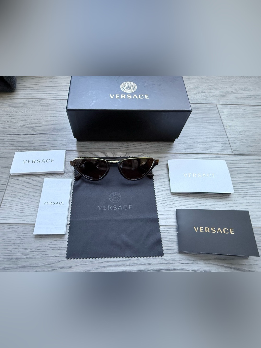 Versace VE 4370 - New never worn - women’s sunglasses